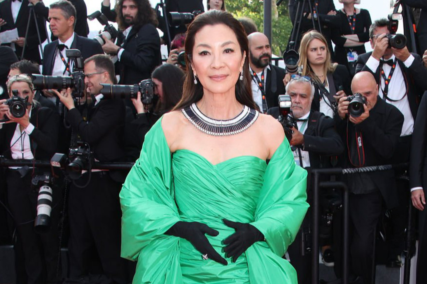 Dương Tử Quỳnh chiếm trọn spotlight tại Cannes - Ảnh 1.