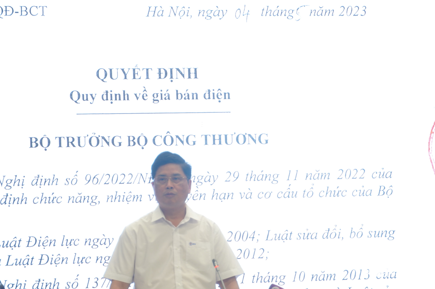Sau điều chỉnh, giá điện sinh hoạt cao nhất là 3.015 đồng/kWh - Ảnh 1.