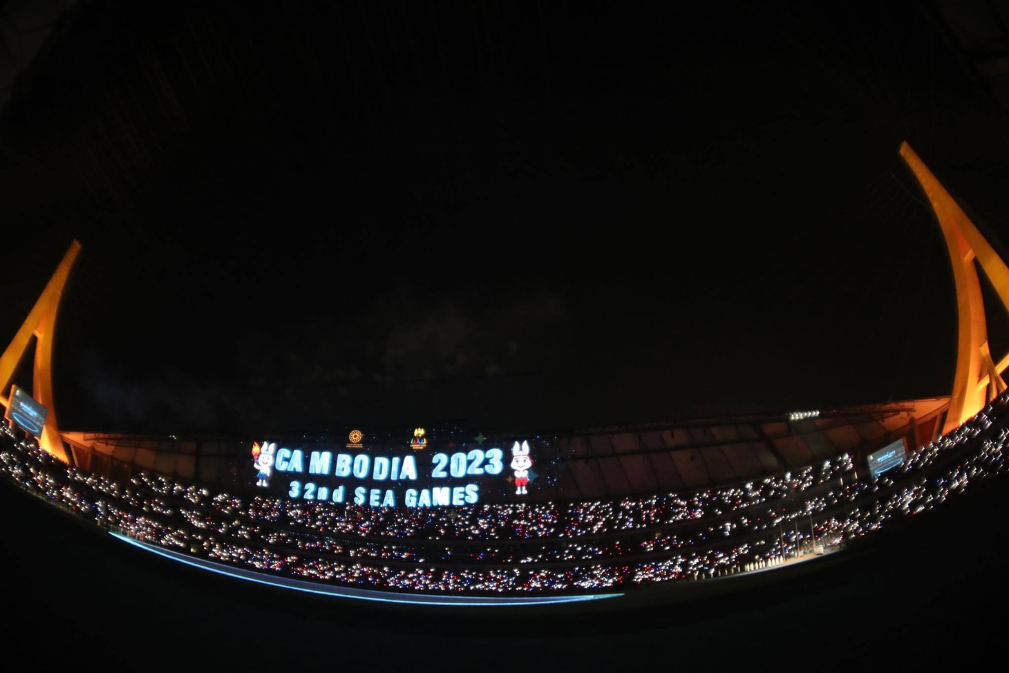 Đài đuốc bùng cháy, SEA Games 32 chính thức khai mạc - Ảnh 16.