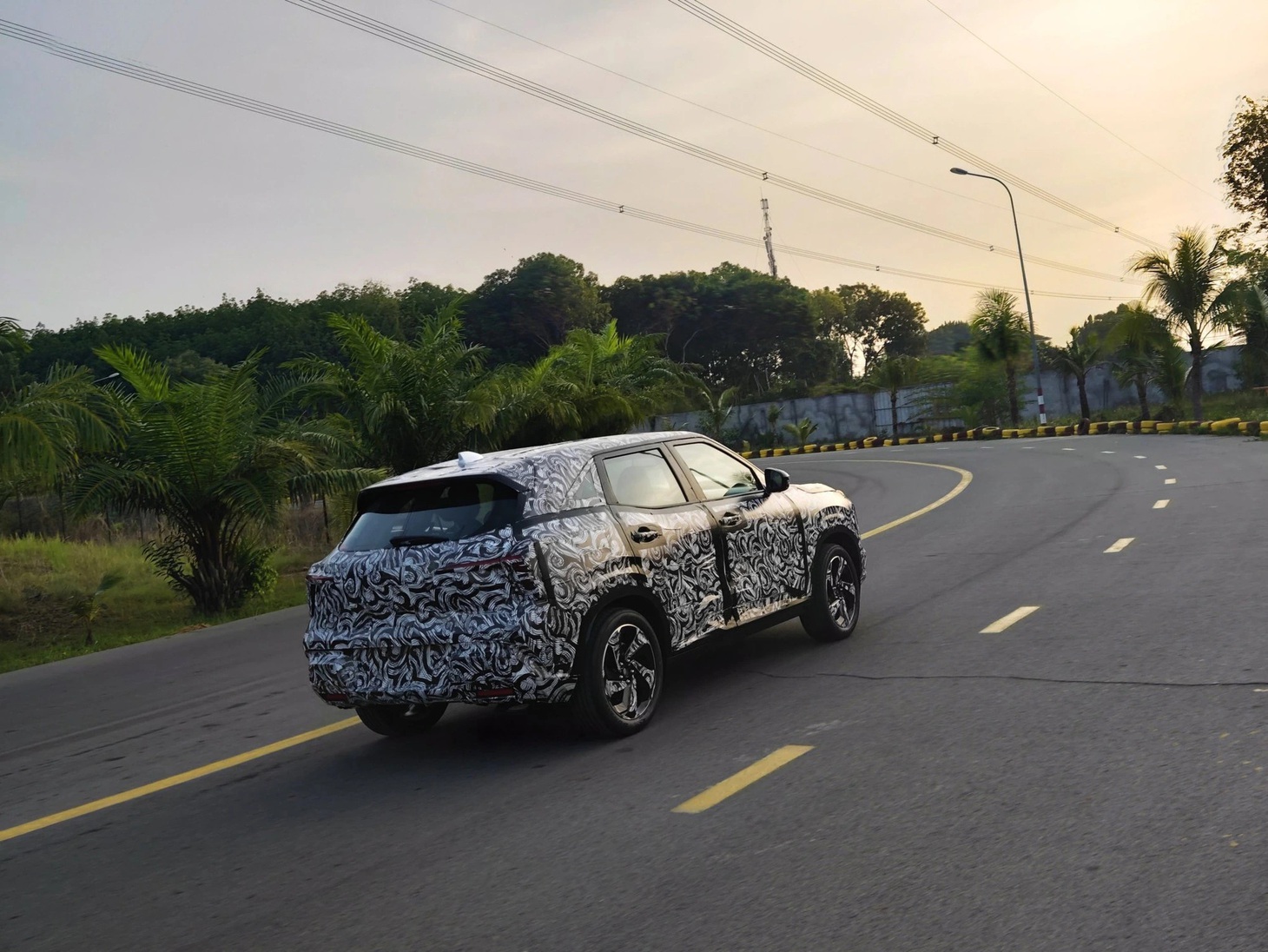 Mitsubishi XFC lộ ảnh chạy thử ở Việt Nam, sớm ra mắt để cạnh tranh Honda HR-V - Ảnh 4.