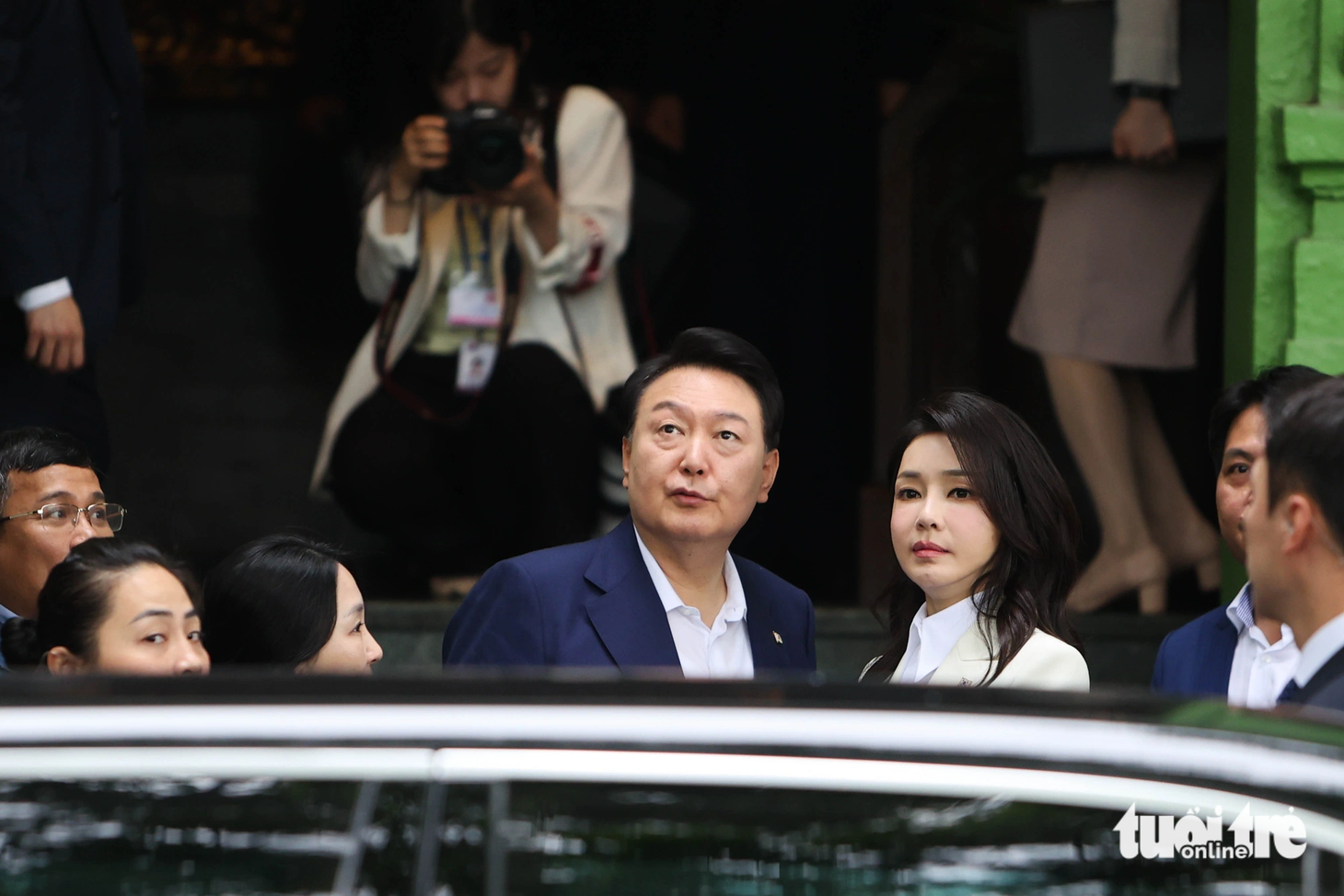 Chủ tịch nước Võ Văn Thưởng và Tổng thống Hàn Quốc Yoon Suk Yeol dạo bộ hồ Gươm - Ảnh 2.