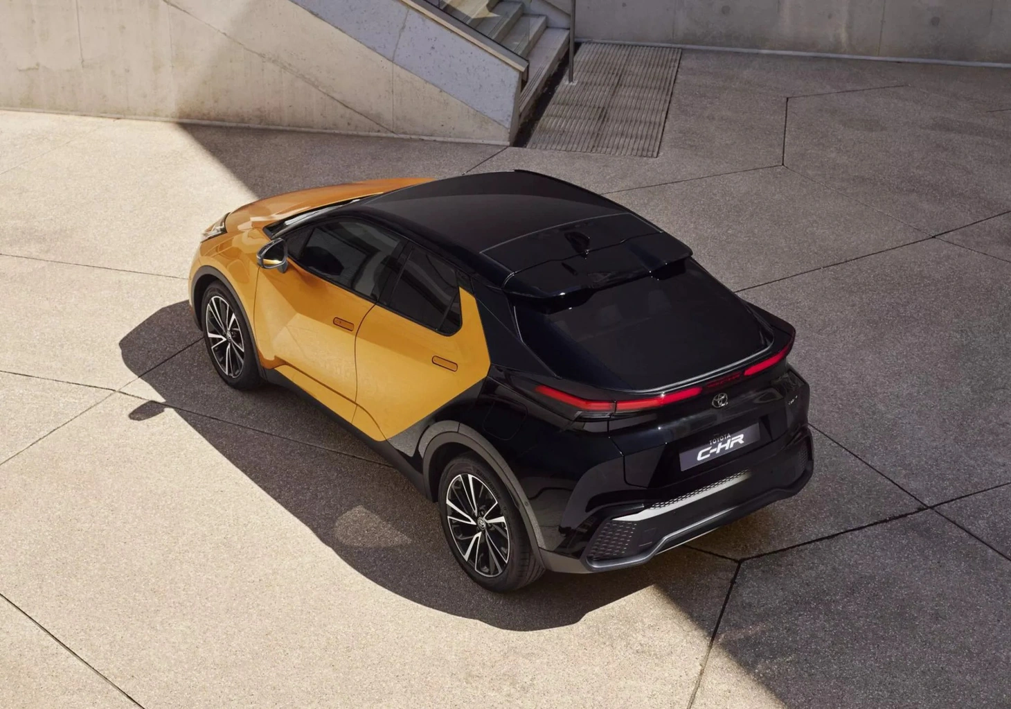 Toyota C-HR 2024 ra mắt: Lột xác toàn diện, tăng tiện nghi để đấu Honda HR-V - Ảnh 5.