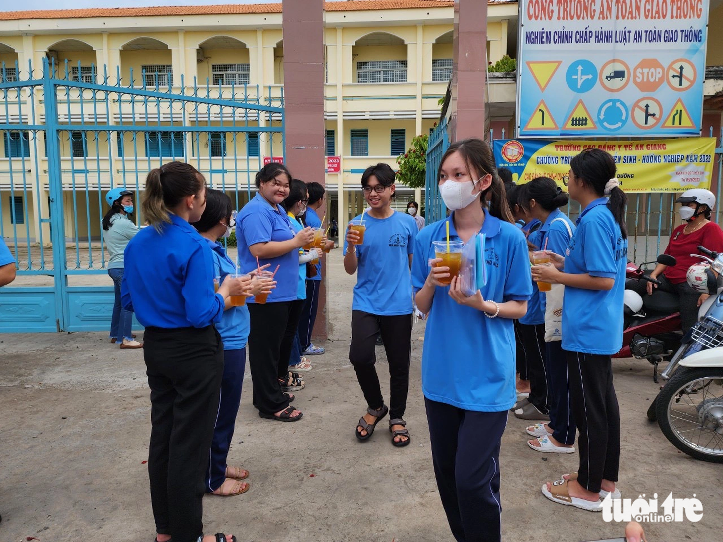 Ất Dậu ắt đậu, Điểm 10 tại đây cổ vũ thí sinh thi tốt nghiệp - Ảnh 4.