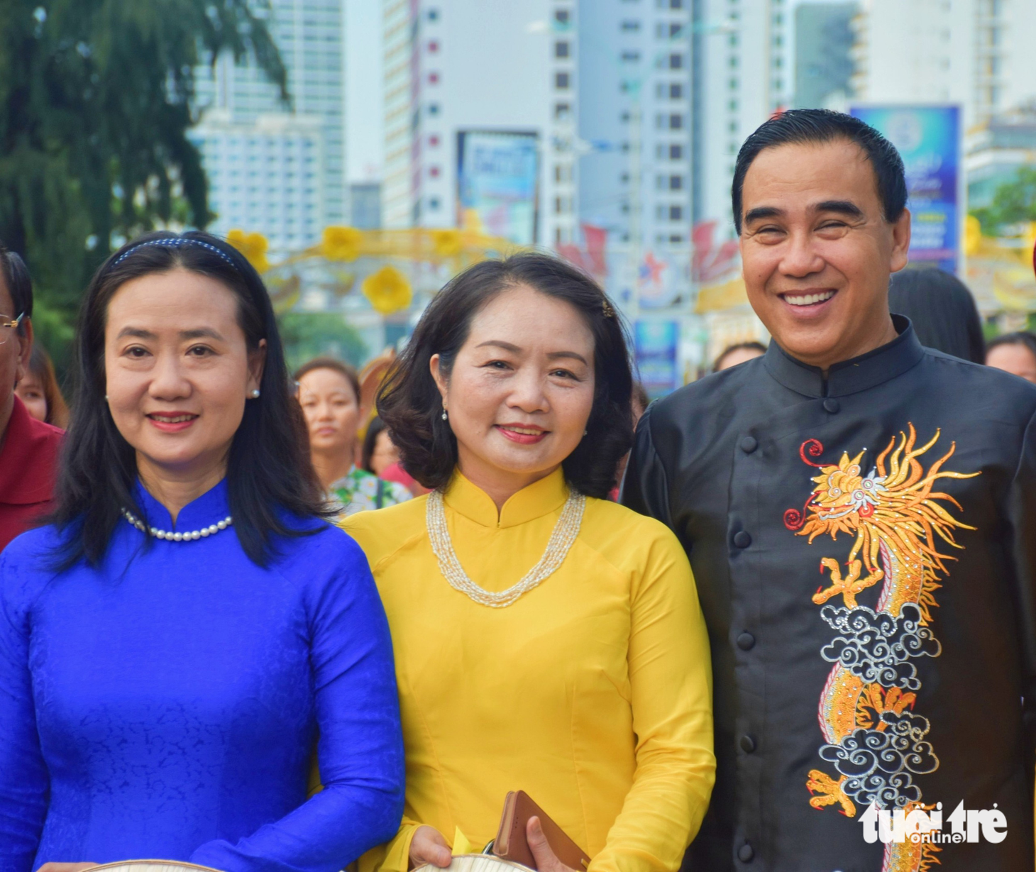 Quyền Linh và hơn 5.400 phụ nữ mặc áo dài ở Nha Trang, lập kỷ lục Việt Nam - Ảnh 7.