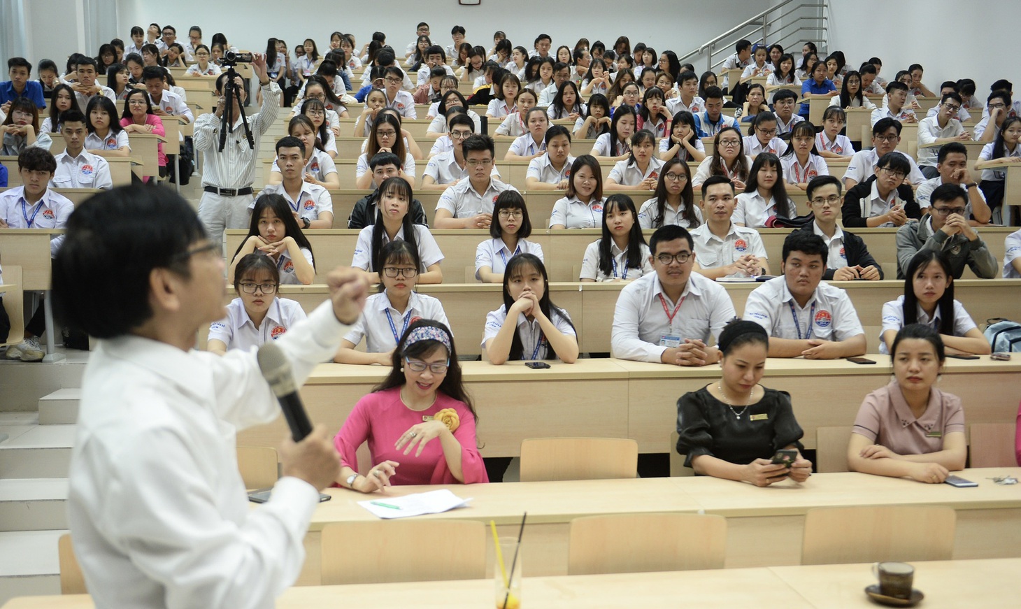 Sinh viên Học viện Cán bộ TP.HCM trên giảng đường - Ảnh: TỰ TRUNG