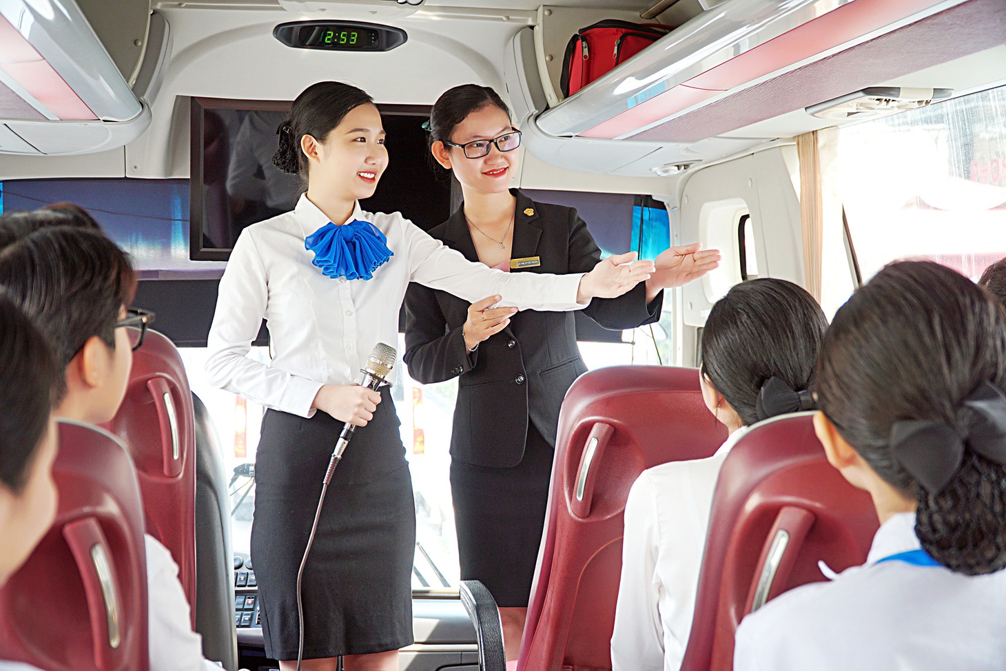 Sinh viên ngành hướng dẫn du lịch, Trường Saigontourist trong giờ học thực hành - Ảnh: NGUYỄN KHOA