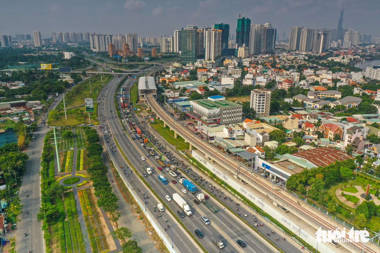 Với đa số đại biểu tán thành, HĐND TP.HCM đã thông qua nghị quyết về đổi tên Xa lộ Hà Nội đoạn từ cầu Sài Gòn đến ngã tư Thủ Đức thành đường Võ Nguyên Giáp