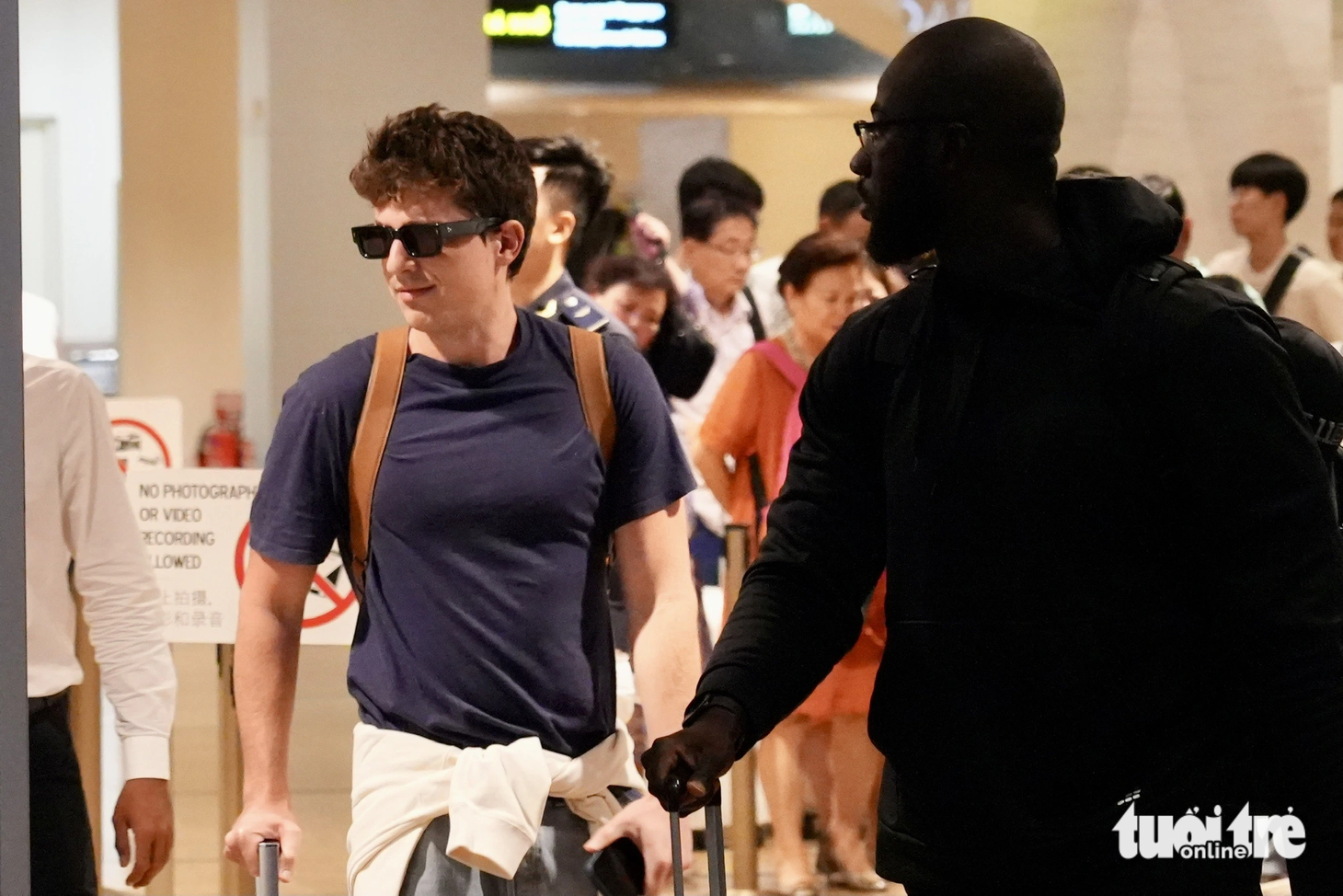Charlie Puth bảnh bao và thân thiện khi lần đầu đến Việt Nam, anh được báo chí Việt Nam chào đón - Ảnh: HỮU HẠNH