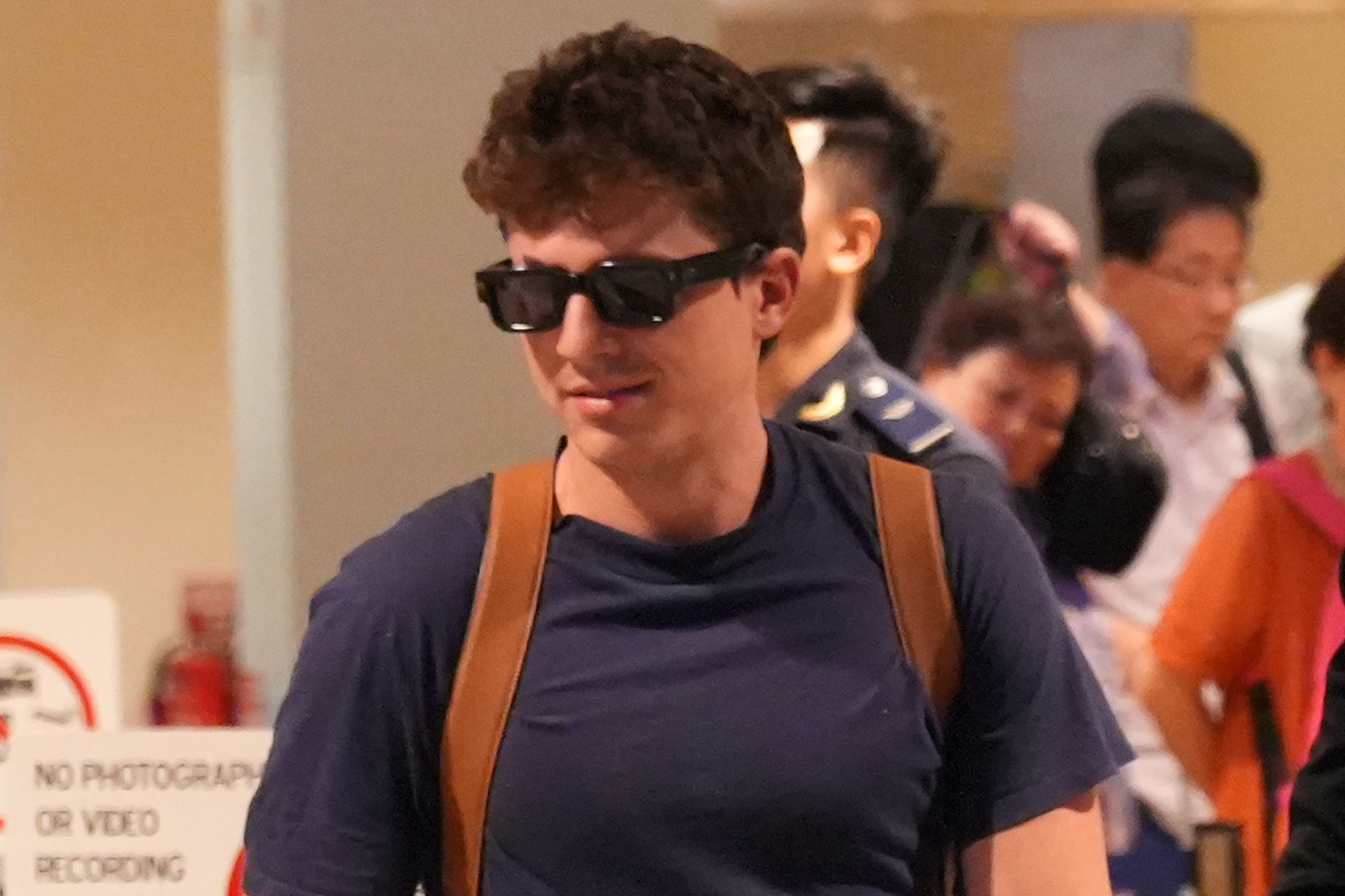 Charlie Puth đến Việt Nam vào đêm 20-7 - Ảnh: Hữu Hạnh