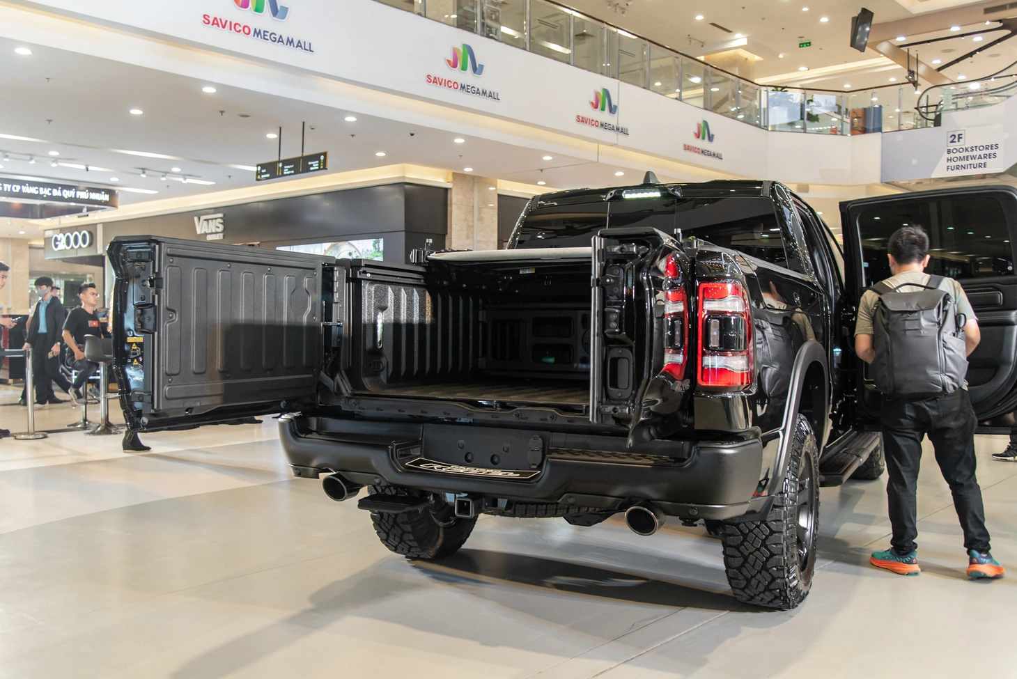 RAM 1500 bản rẻ nhất trình làng Việt Nam, nhưng giá vẫn như xe sang - Ảnh 8.
