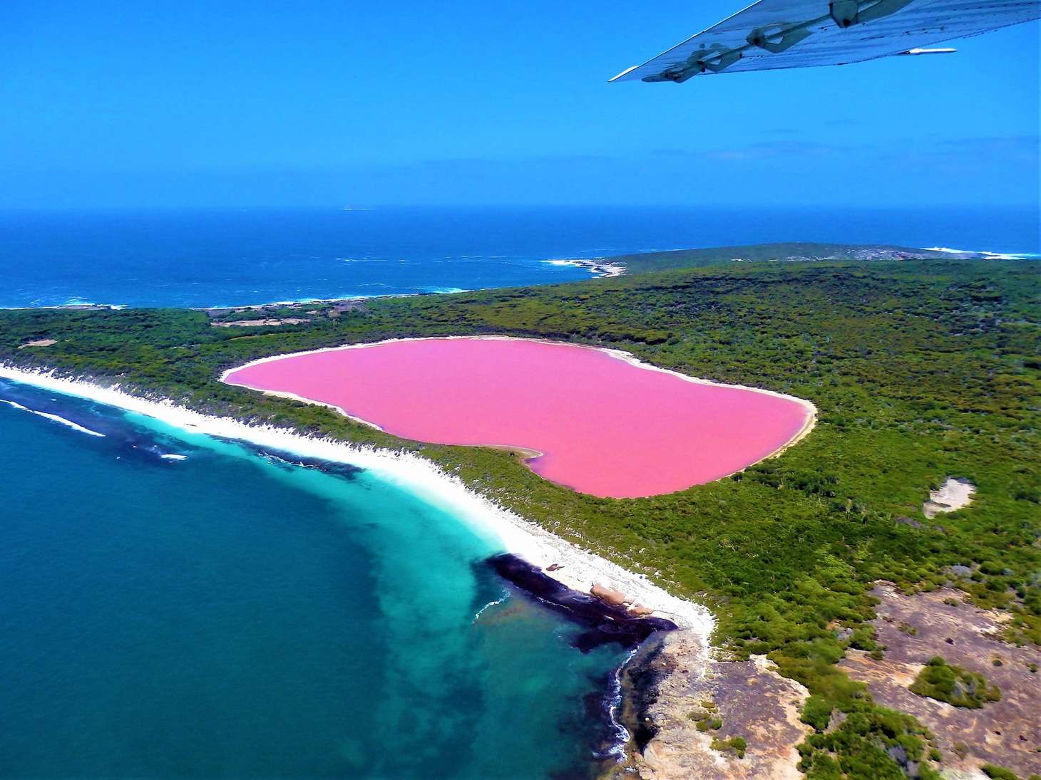 Hồ Hillier tại Úc - Ảnh: LAKE HILLIER