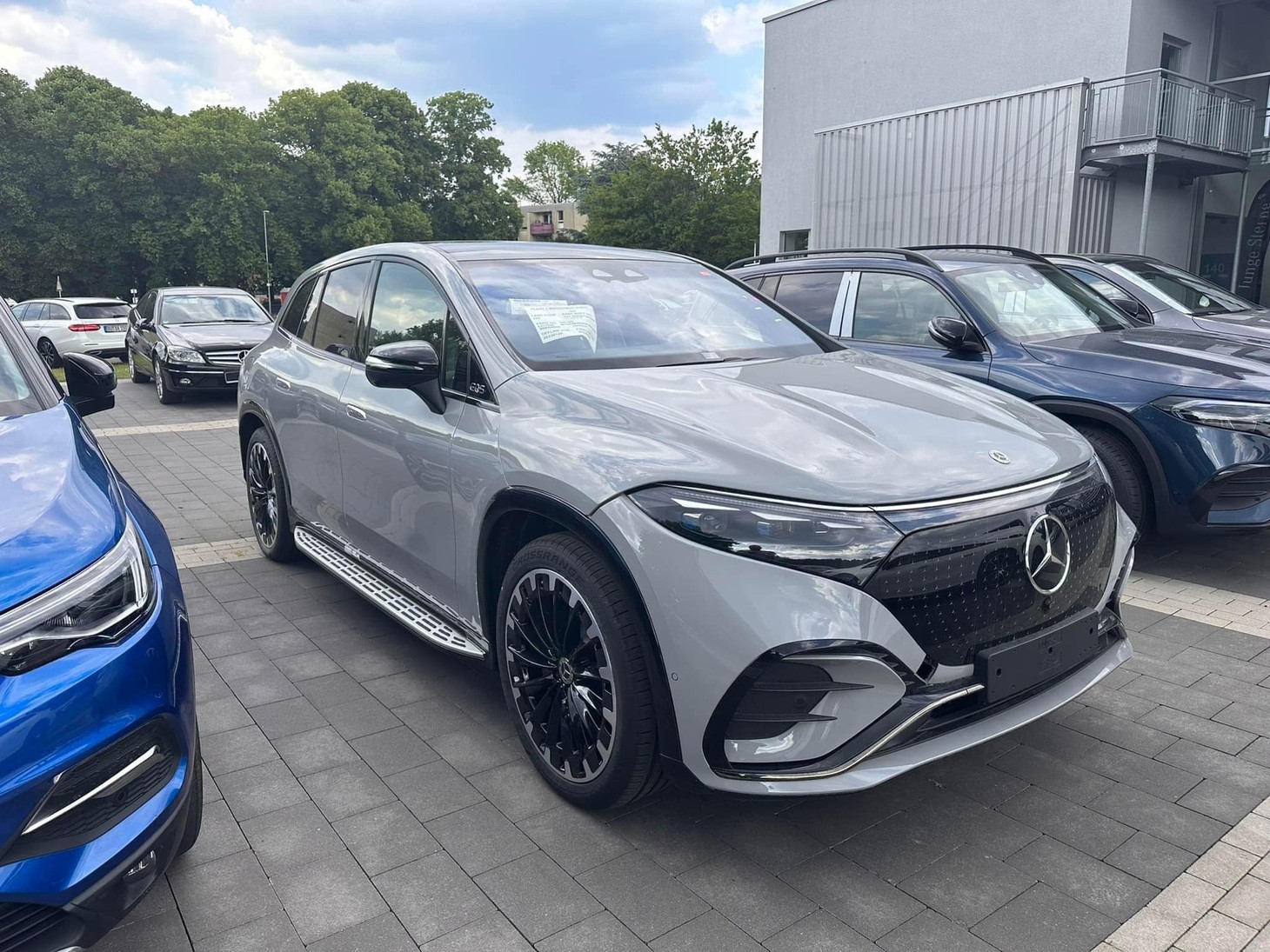 Giá bán Mercedes-Benz EQS SUV có thể không chênh quá nhiều với EQS - Ảnh: Đại lý Mercedes-Benz/Facebook
