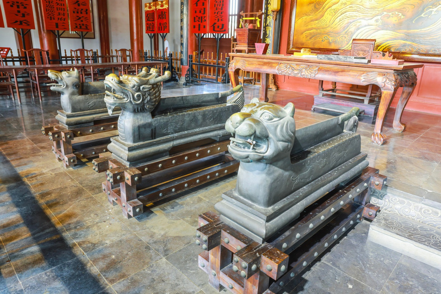 Hai tiếng "khai đao" như sấm rền của Bao Thanh Thiên vẫn tạo ấn tượng sâu sắc qua bao thế hệ khán giả xem bộ phim này