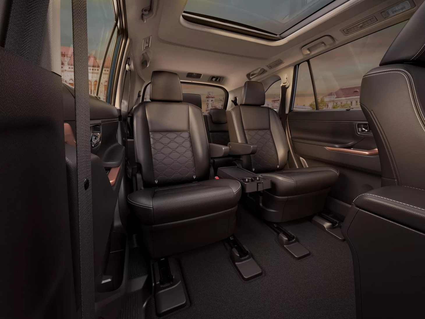 Toyota Innova đời mới bản gắn logo Suzuki chính thức ra mắt - Ảnh 10.