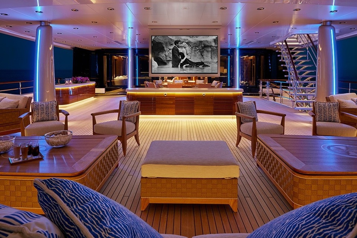 Nội thất càng khiến Symphony "danh giá". Thiết kế do Zuretti Interior Design, studio Pháp chuyên về du thuyền sang trọng, đảm nhiệm - Ảnh: Feadship