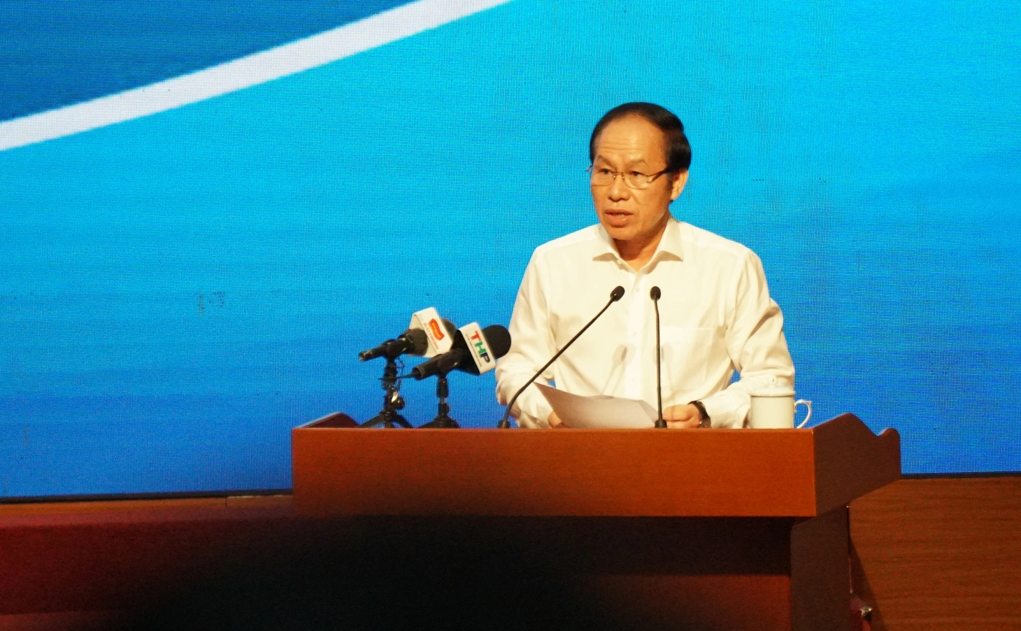 Bí thư Thành ủy Hải Phòng khẳng định cam kết lắng nghe, đồng hành cùng doanh nghiệp tháo gỡ khó khăn, vướng mắc thuộc thẩm quyền giải quyết - Ảnh: T.THẮNG