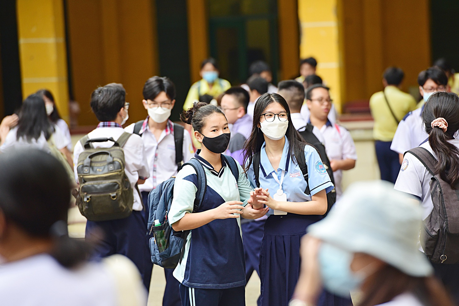 Nhiều trường đã không chọn đồng phục màu trắng truyền thống - Ảnh: DUYÊN PHAN
