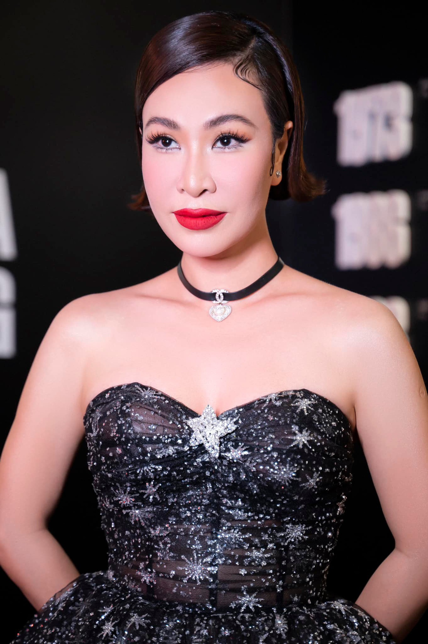 Ca sĩ Uyên Linh được đông đảo khán giả yêu mến khi là quán quân Vietnam Idol 2010. Tên tuổi của cô gắn liền với hàng loạt bản hit, trong đó có "Giữa đại lộ Đông Tây" - Ảnh: Facebook nhân vật