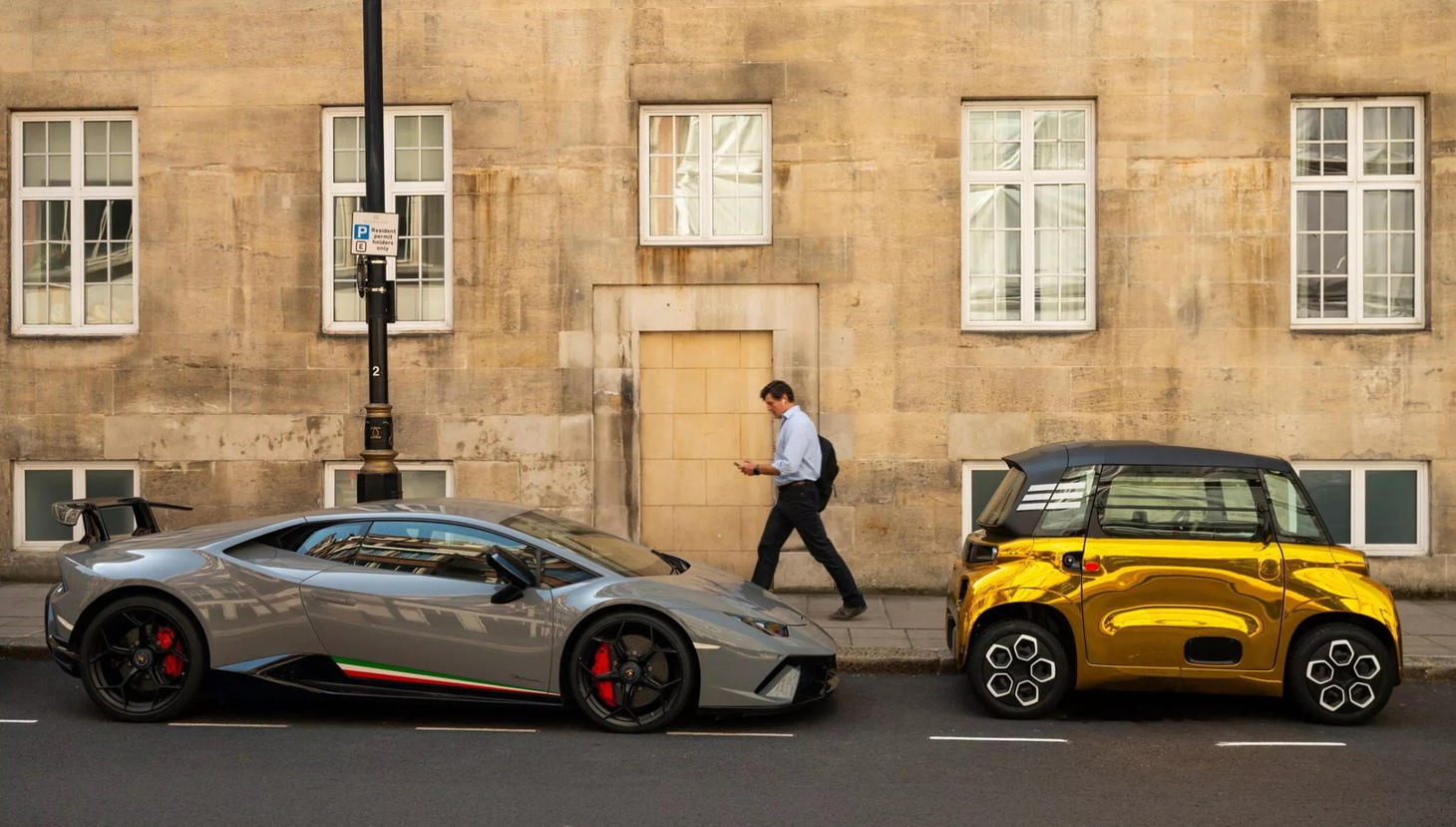 Trong số những siêu xe bị biến thành "nền" cho Citroen Ami có hàng loạt siêu xe của Ferrari (488 GTB, F8 Tributo, Roma, Portofino M và 430 Stradale) và Lamborghini (Huracan Sterato, Huracan Performanceante và Murcielago)