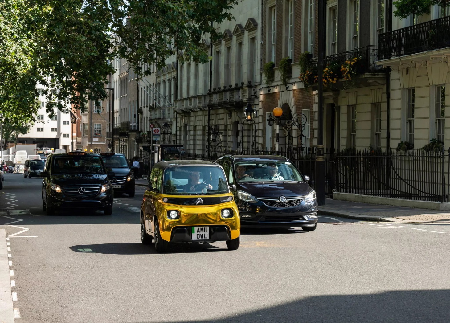 Sau màn trình diễn ở London, Citroen Ami sẽ bắt đầu những buổi diễn tương tự khắp nước Anh. Những người ghé thăm Ami Hub cho sự kiện này còn có thể quét mã QR và tham gia cuộc thi để giành được 1 trong 7 chiếc ô tô điện mini "bản giới hạn" này