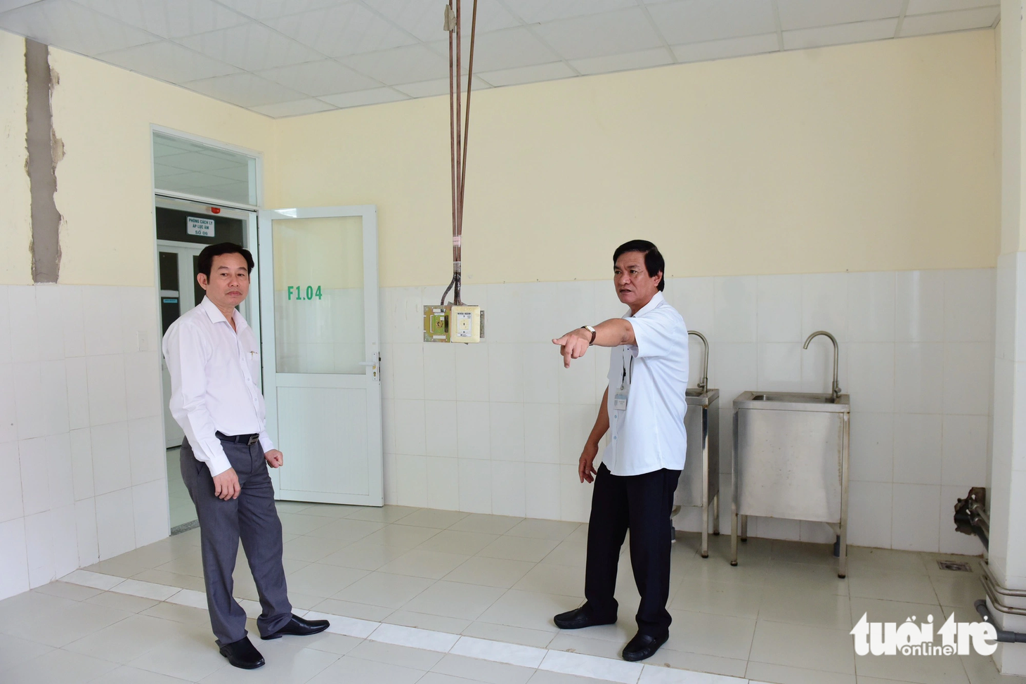 Các phòng đều rất rộng và kiên cố nhưng để trống không có giường bệnh và người bệnh - Ảnh: DUYÊN PHAN