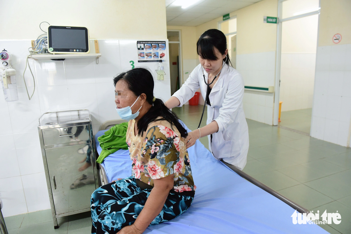 Quân số tại bệnh viện hiện chỉ có 17 bác sĩ, kể cả ban giám đốc. Thiếu bác sĩ nên cũng chỉ thực hiện sơ cứu cơ bản rồi chuyển tuyến trên - Ảnh: DUYÊN PHAN