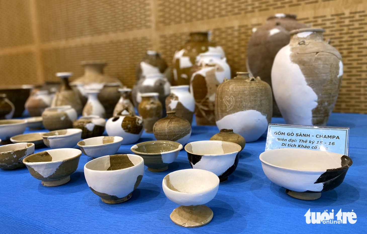 Gốm Gò Sành - Champa có niên đại thế kỷ 15-16 phát hiện tại di tích "Vòng thành đá trắng" - Ảnh: Đ.H.