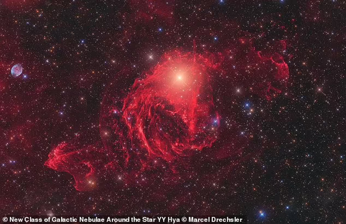 Bức ảnh "New Class of Galactic Nebulae Around the Star YY Hya" của nhiếp ảnh gia Marcel Drechsler đoạt giải nhất ở hạng mục Ảnh chụp các sao và tinh vân - Ảnh: DAILY MAIL