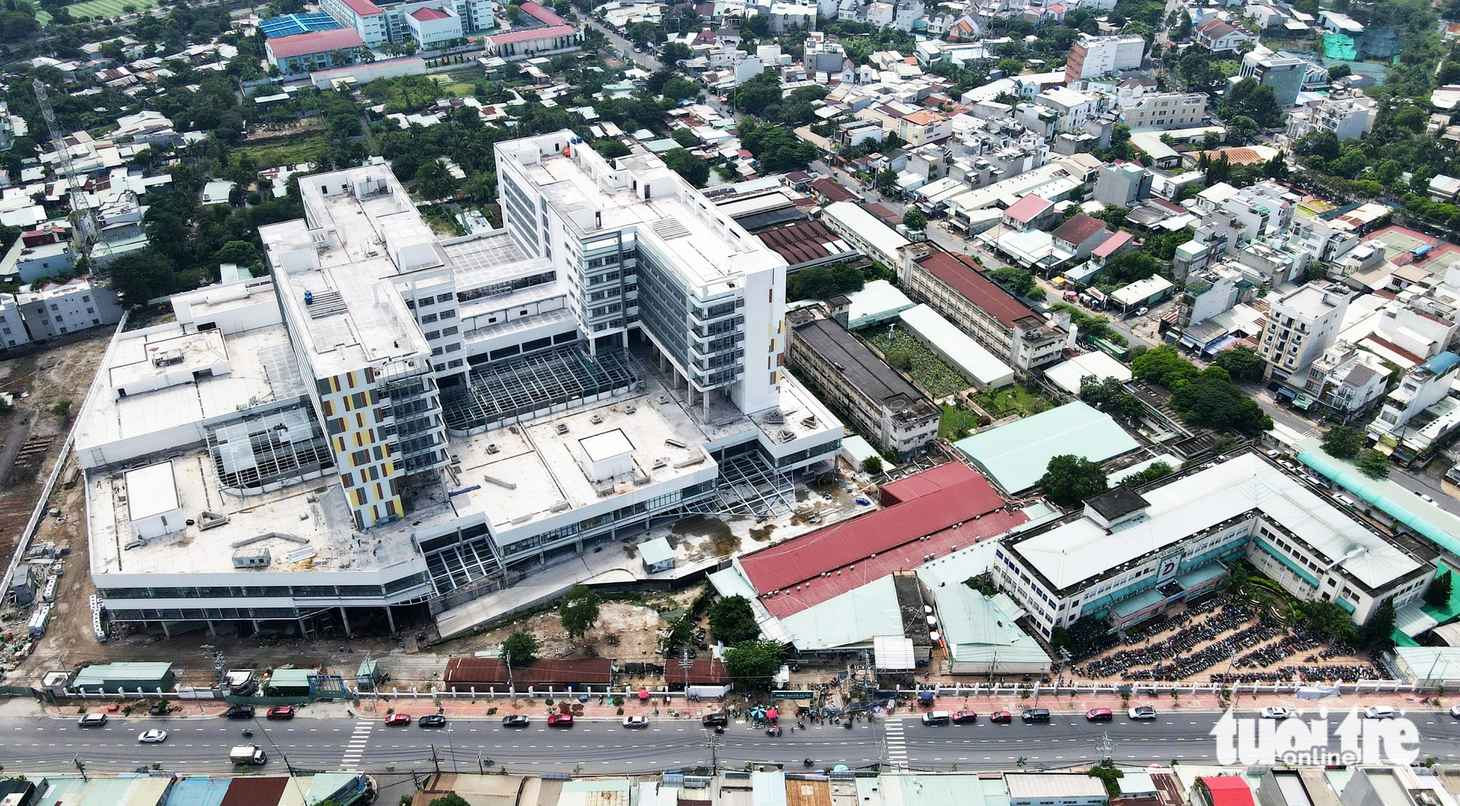 Bệnh viện Đa khoa khu vực Thủ Đức được khởi công xây dựng từ năm 2021, với quy mô 1.000 giường bệnh, chia làm nhiều giai đoạn. Công trình có 1 tầng hầm, 10 tầng nổi, tổng diện tích xây dựng 78.281 m² , tổng mức đầu tư trên 1.915 tỉ đồng - Ảnh: DUYÊN PHAN