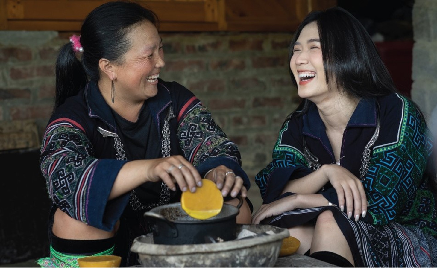 Khách đến chơi nhà - Ảnh: NGUYỄN PHONG