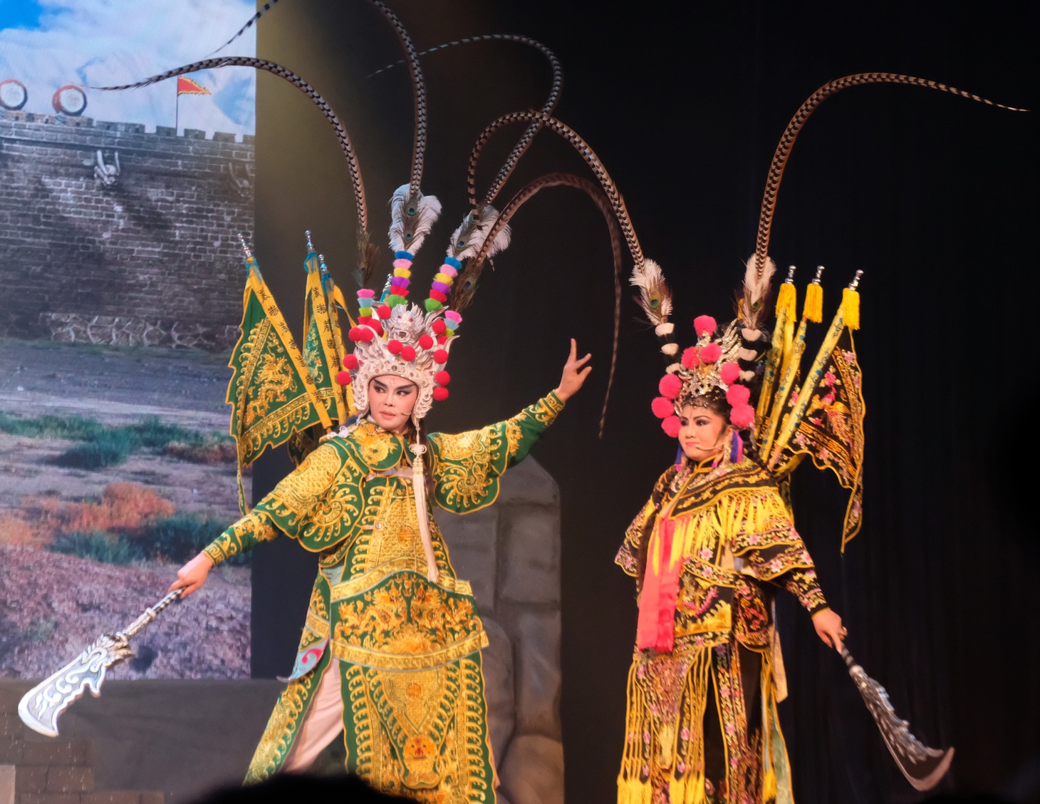Nghệ sĩ Võ Minh Lâm - Tú Sương là cặp đào kép chánh trong vở "Trung liệt Dương gia tướng" - Ảnh: LINH ĐOAN