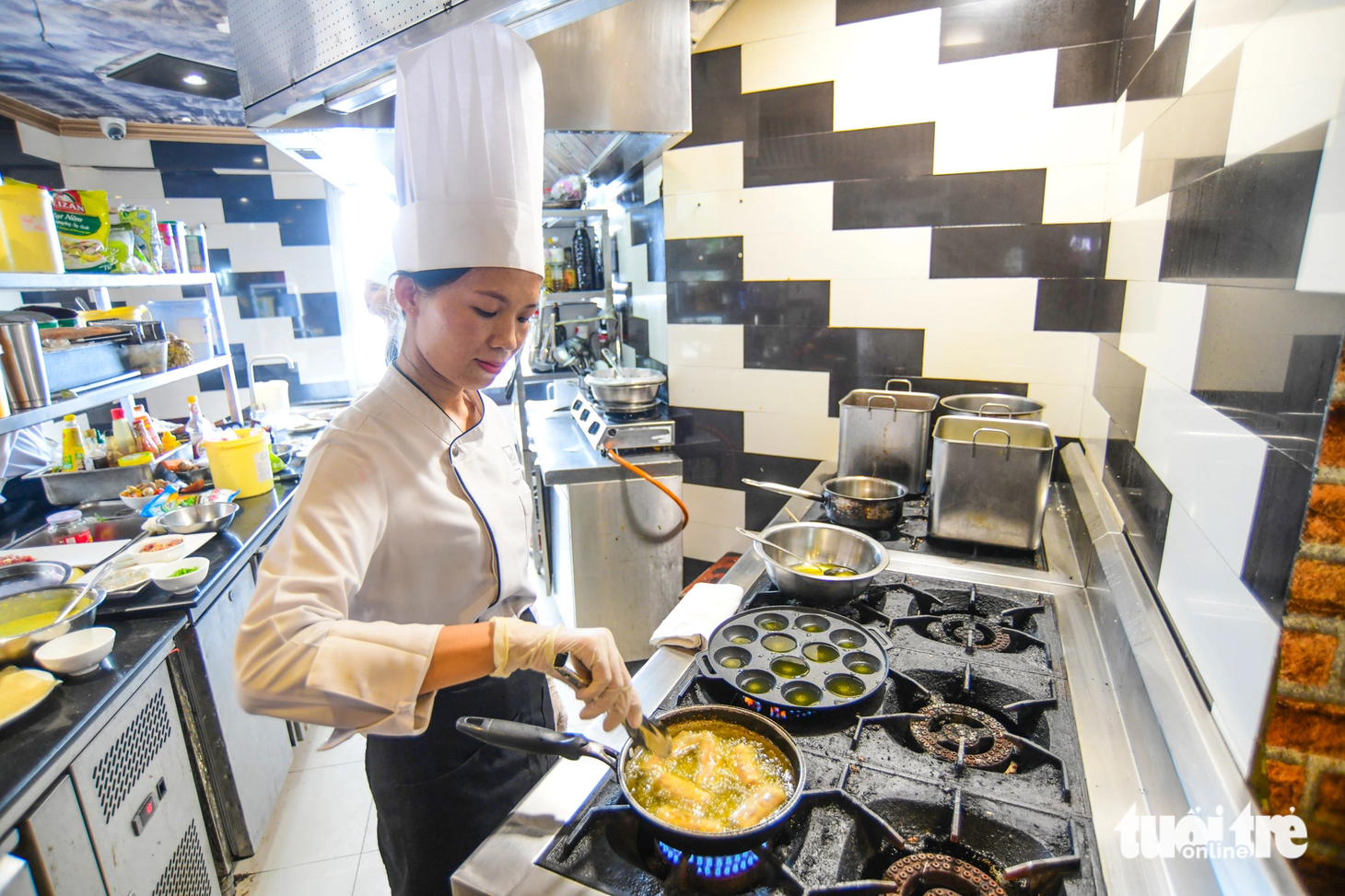 Chả giò, bánh khọt, thịt xiên nước của  khách sạn 5 sao Grand sẽ dự Vietnam Phở Festival 2023 tại Nhật - Ảnh: QUANG ĐỊNH