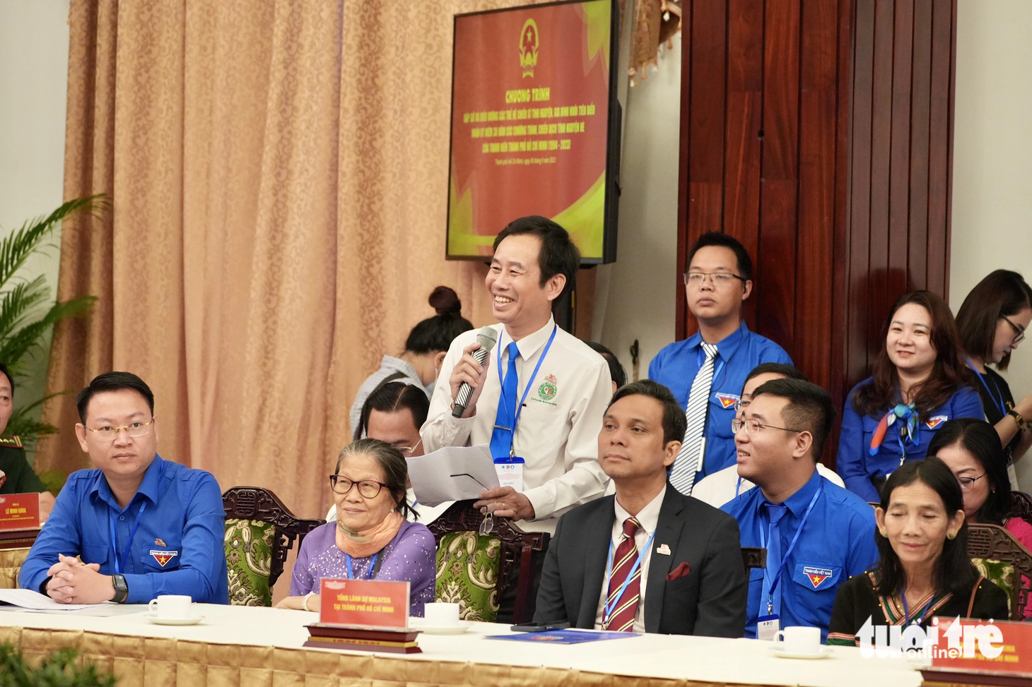 Bác sĩ Trần Văn Khanh: "Đội hình chuyên đã giúp tận dụng chuyên môn của sinh viên từng ngành, giúp bà con nhiều hơn" - Ảnh: HỮU HẠNH