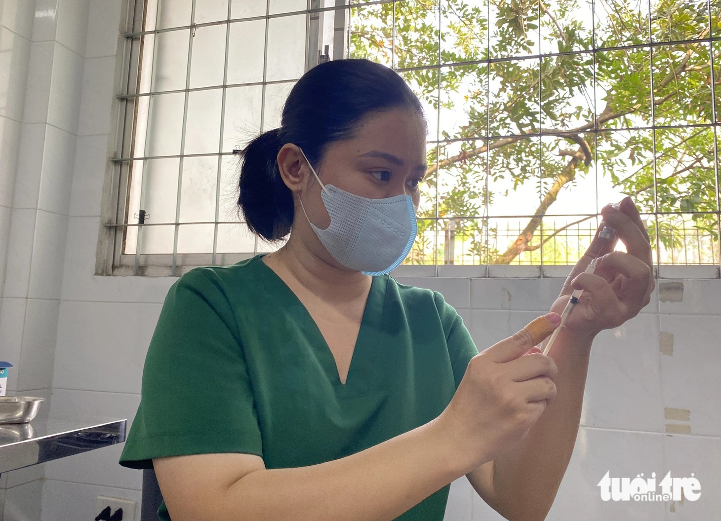 Dịp này, TP.HCM được Bộ Y tế phân bổ 8.100 liều vắc xin 5 trong 1. Trung tâm Kiểm soát bệnh tật TP.HCM dự kiến tiêm đủ trong một tuần này - Ảnh: XUÂN MAI