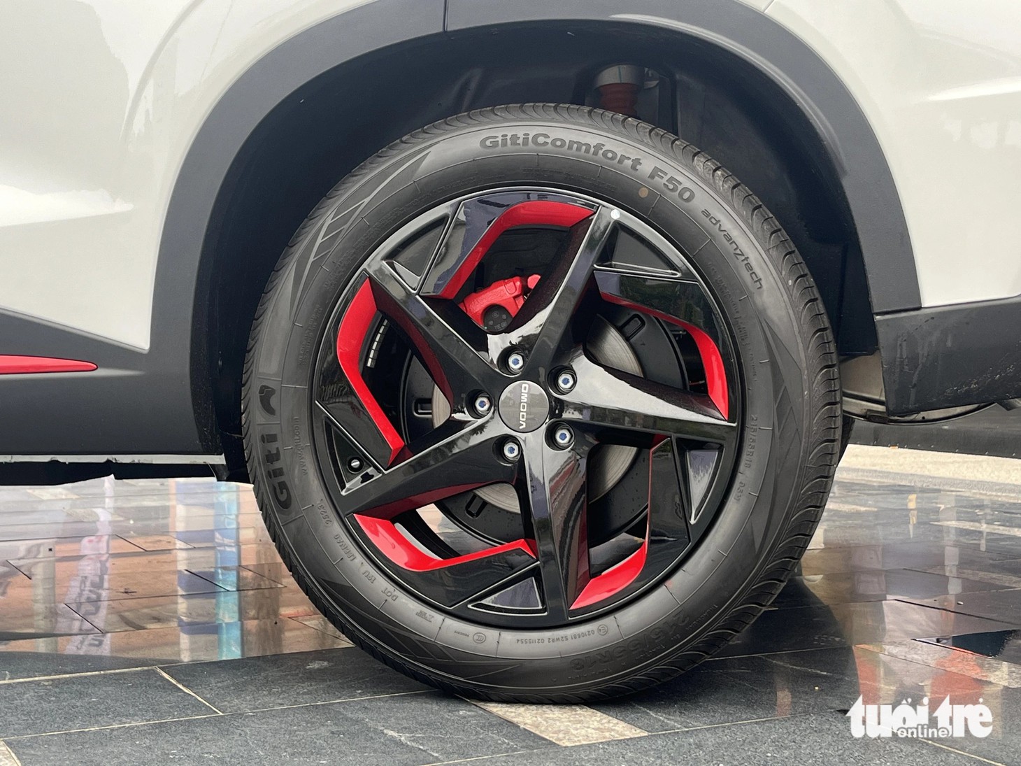 Bộ mâm 18 inch đa chấu sơn đỏ/đen nổi bật