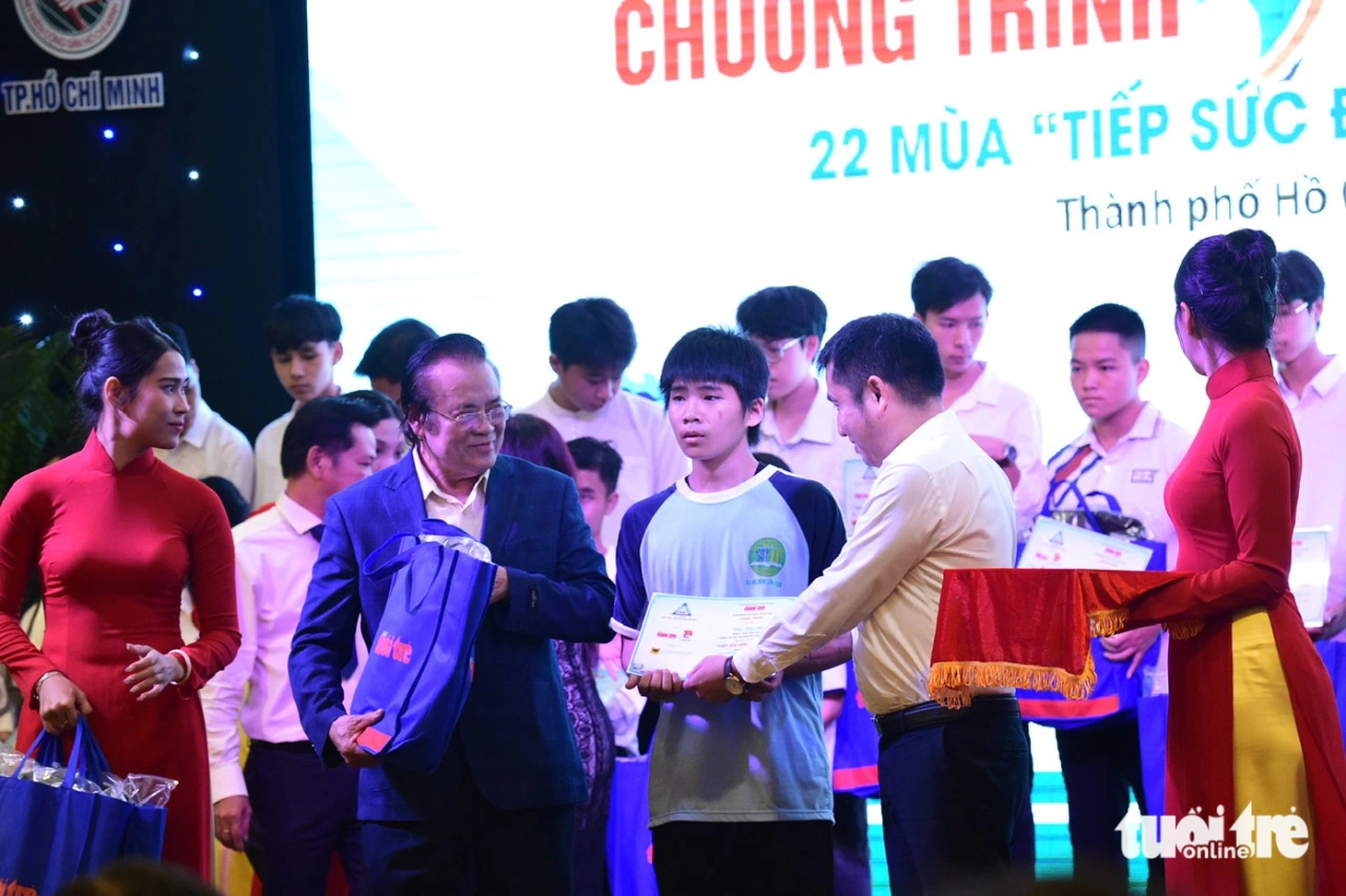 Tân sinh viên được ứng trước học bổng: 'Nếu Tuổi Trẻ không giúp, tôi phải nghỉ học rồi' - Ảnh 35.