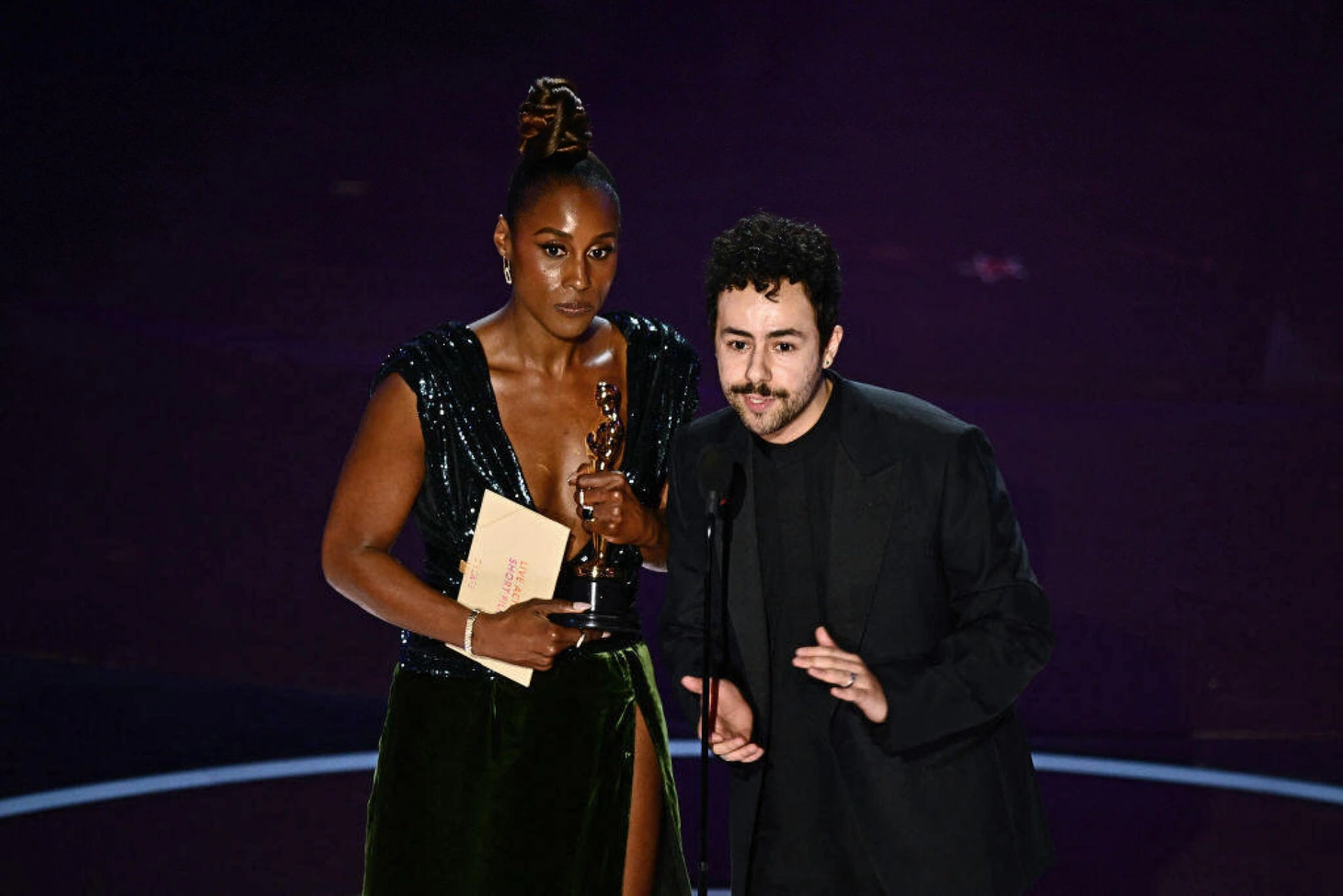 Diễn viên Ramy Youssef, nhận giải Phim ngắn người đóng hay nhất thay đạo diễn Wes Anderson - Ảnh: GETTY IMAGES