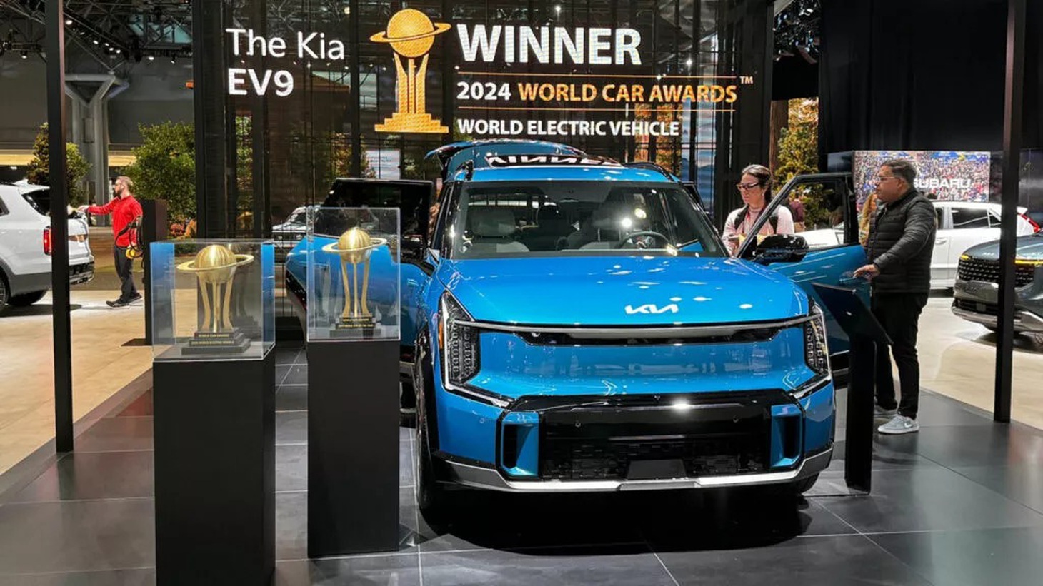 Việc Kia EV9 vượt qua 2 đối thủ xe điện khác để giành giải cao nhất đã được dự đoán trước vì thiết kế, trang bị, công nghệ xe ở tầm giá của mình đều rất tốt - Ảnh: Carscoops