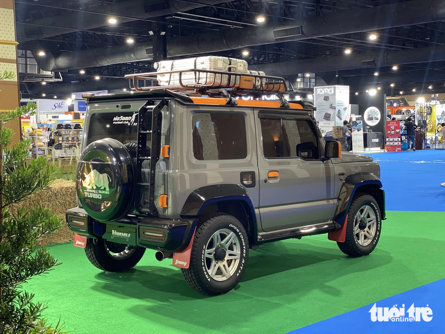 Bản độ lấy cảm hứng từ Mercedes-AMG G 63, tuy nhiên chỉ có một vài chi tiết nhỏ giống như cản trước, ốp hông, cánh gió hay đèn hậu, còn lại vẫn cho cá tính khác.