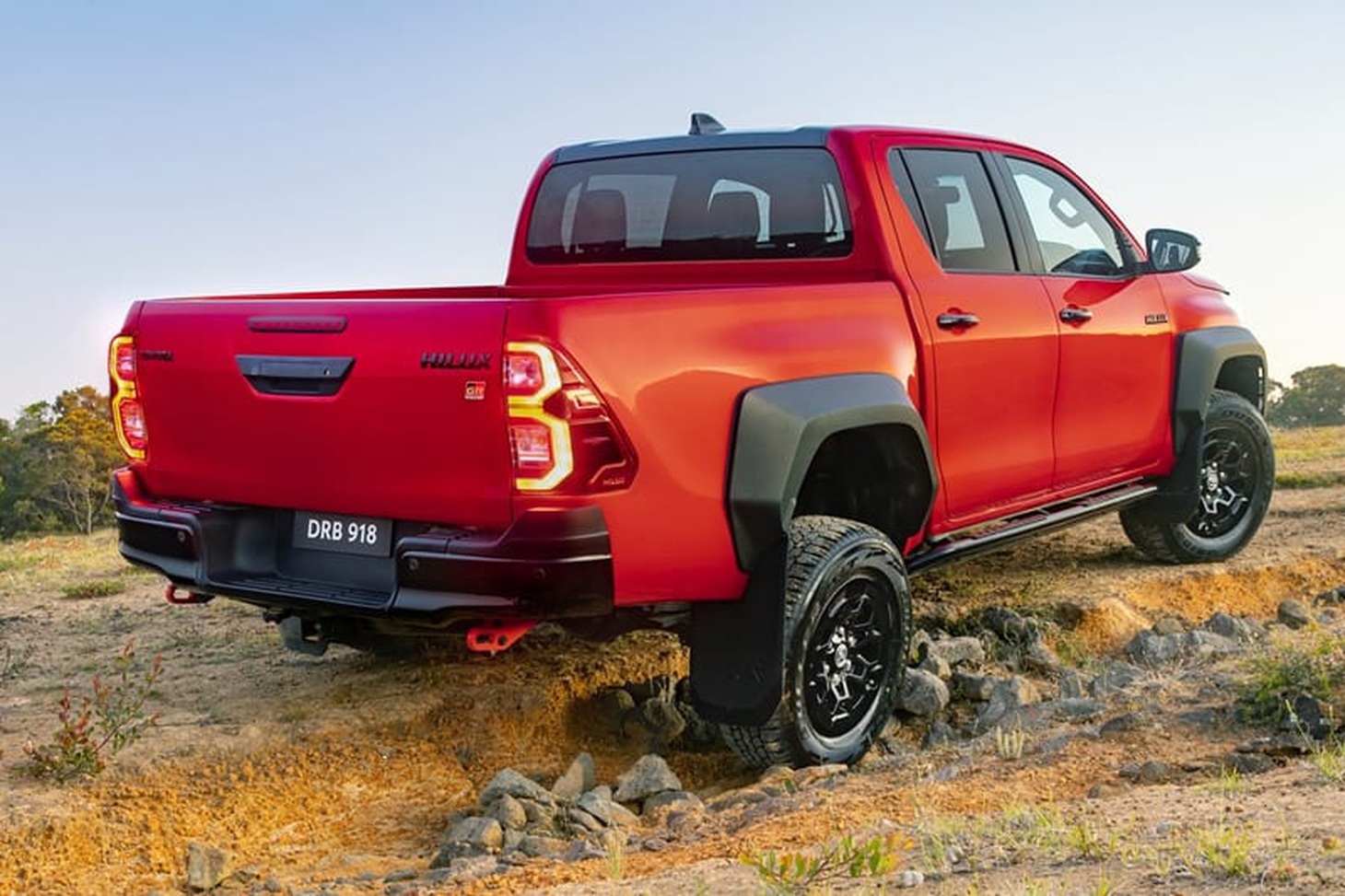 Cả khả năng off-road lẫn thông số vận hành xe đều được cải thiện nhờ động cơ cải tiến cùng dàn trang bị mới - Ảnh: Toyota