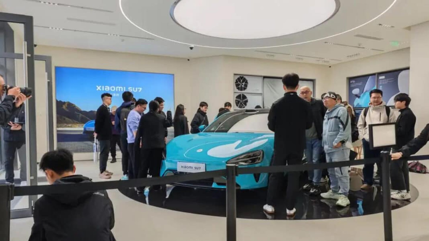 Người dân Trung Quốc đổ xô đặt xe điện Xiaomi, chờ tới 2h sáng- Ảnh 8.