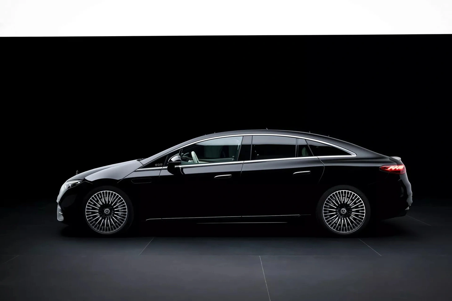 Mercedes-Benz EQS 2025 ra mắt: Tăng tầm vận hành, đổi nhẹ thiết kế- Ảnh 8.