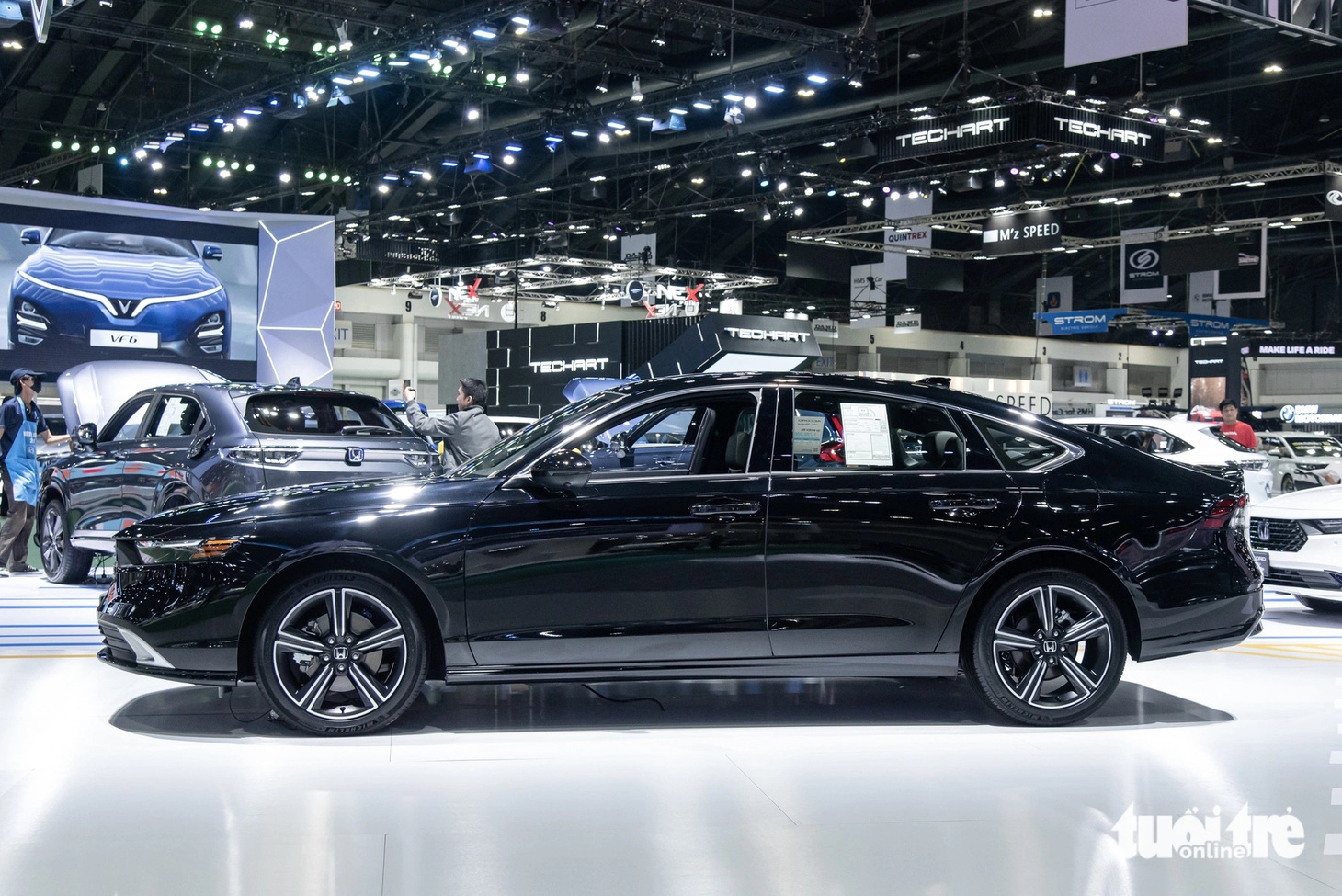 Honda Accord 2024 dài 4.971mm, rộng 1.852mm và cao 1.450mm. Chiều dài cơ sở 2.830mm, tăng 69mm so với