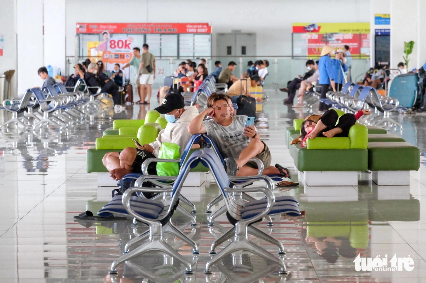 Theo nhiều hành khách, bến xe Miền Đông mới hiện đại, khang trang hơn bến cũ. Tuy nhiên, dù hoạt động từ tháng 10-2020 nhưng tới nay chỉ khai thác được 5% công suất. Phần vì đường sá, hạ tầng chưa thuận tiện, phần vì