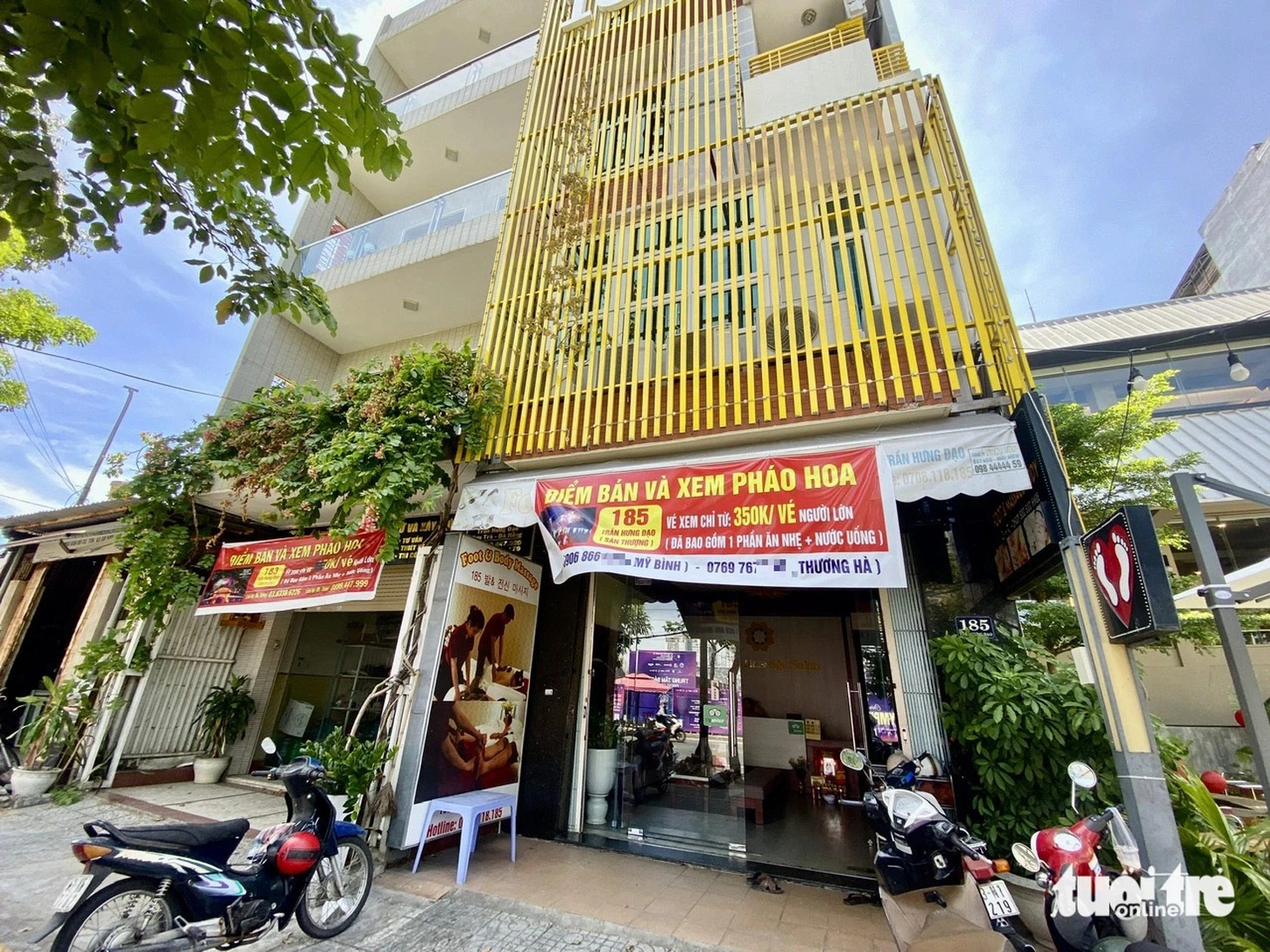 'Cháy' vé xem pháo hoa Đà Nẵng, khách sạn du thuyền cũng hết chỗ - Ảnh 1.