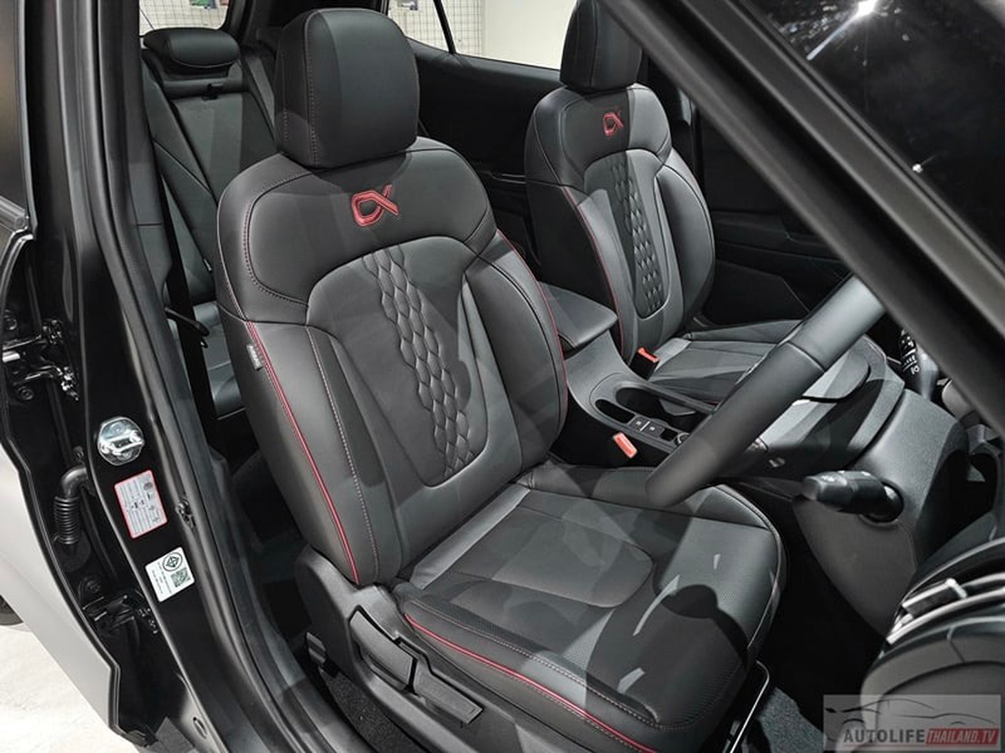 Hyundai Creta tung phiên bản đặc biệt Alpha: Đen nhám 'bóng đêm', chinh phục khách bằng trang bị - Ảnh 8.