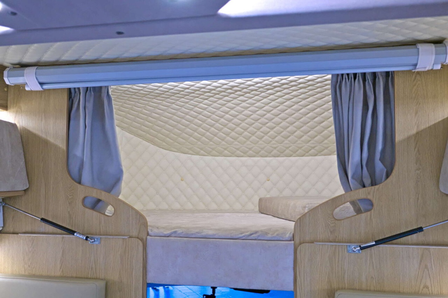 Nhà di động chỉ to ngang Ford Transit nhưng ở được 6 người, giá mới là điều gây sốc nhất - Ảnh 8.