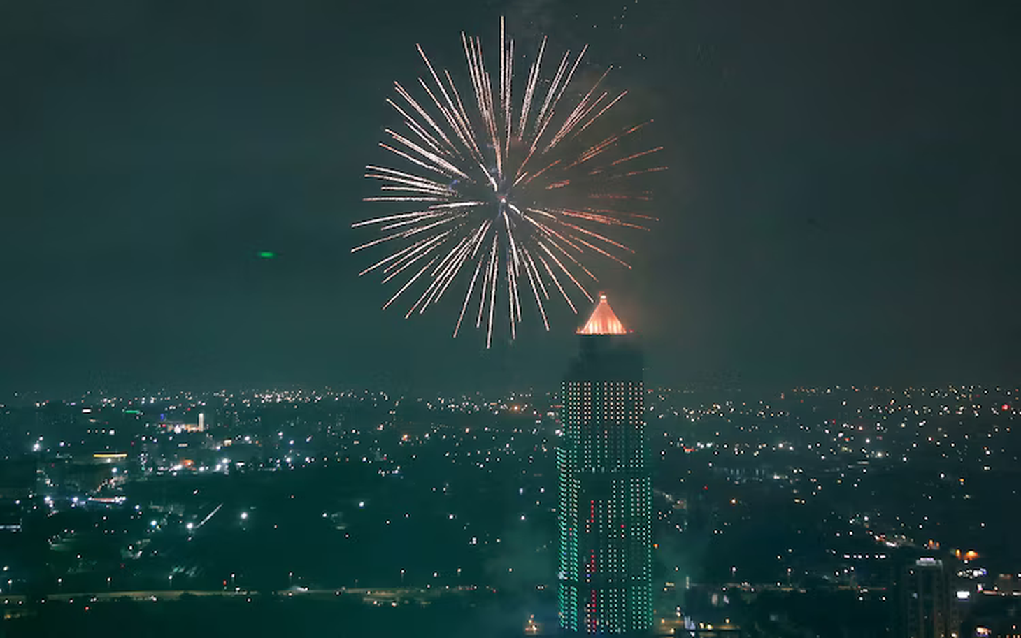 Pháo hoa rực sáng nhiều nơi, thế giới đón chào năm mới 2025 - Ảnh 8.