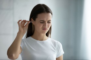 Cảnh báo chấn thương tai do lấy ráy tai - Ảnh 2.