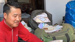 Cựu danh thủ Hồng Sơn khoe bộ sưu tập thư ‘đông như quân Nguyên’